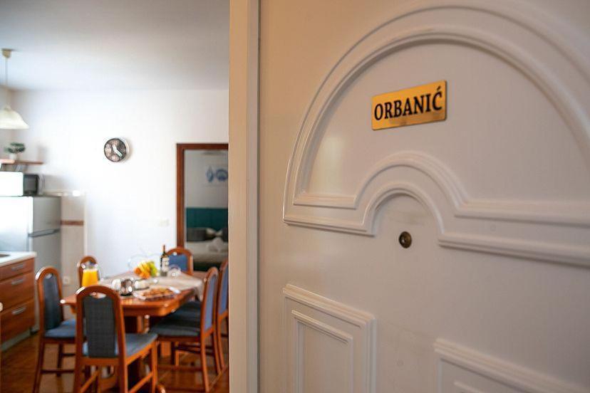 Apartment Orbanic Ровин Екстериор снимка