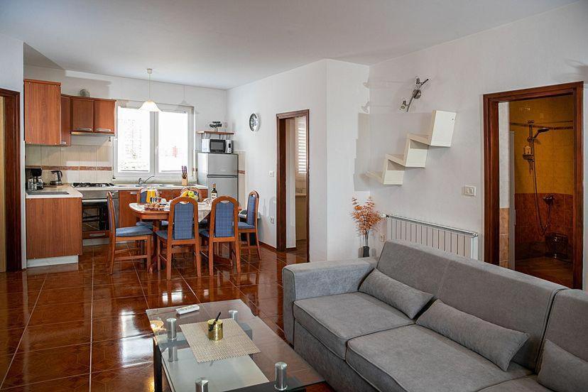 Apartment Orbanic Ровин Екстериор снимка