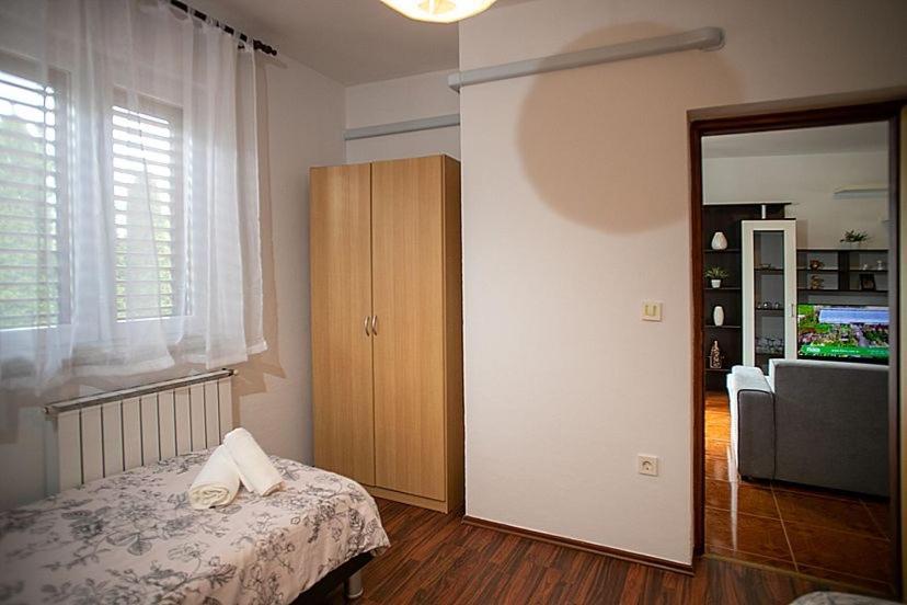 Apartment Orbanic Ровин Екстериор снимка