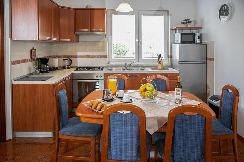 Apartment Orbanic Ровин Екстериор снимка