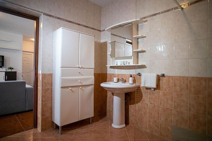 Apartment Orbanic Ровин Екстериор снимка