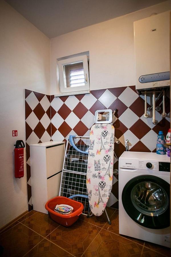Apartment Orbanic Ровин Екстериор снимка