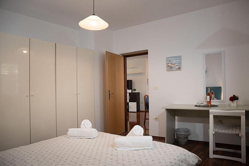 Apartment Orbanic Ровин Екстериор снимка