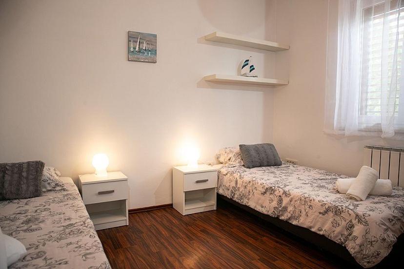 Apartment Orbanic Ровин Екстериор снимка