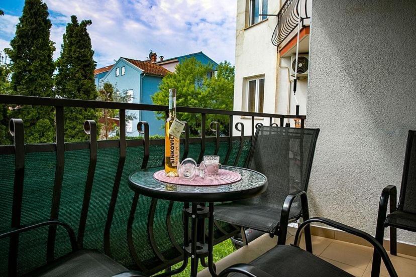 Apartment Orbanic Ровин Екстериор снимка