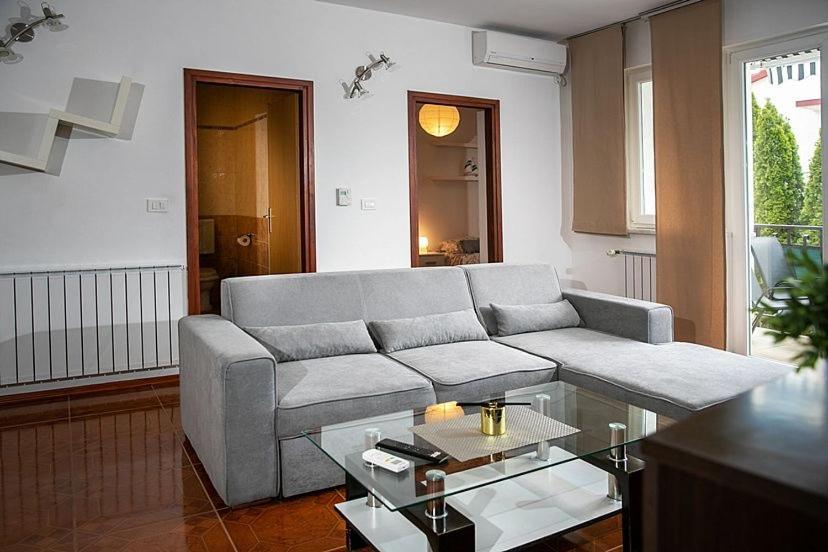 Apartment Orbanic Ровин Екстериор снимка